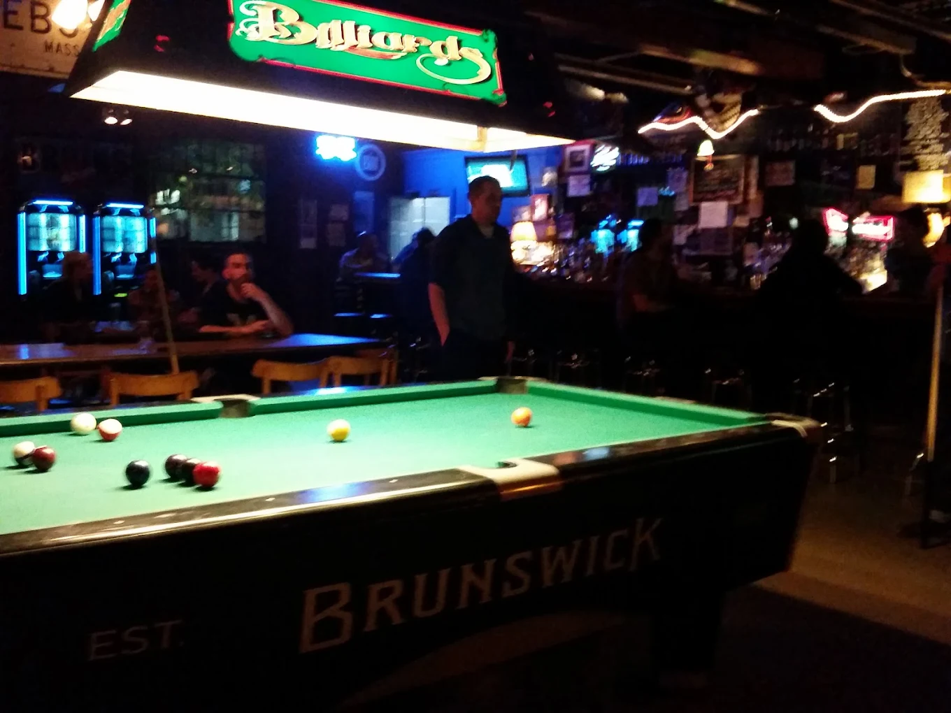 Nick-A-Nee's pool hall exterior/interior