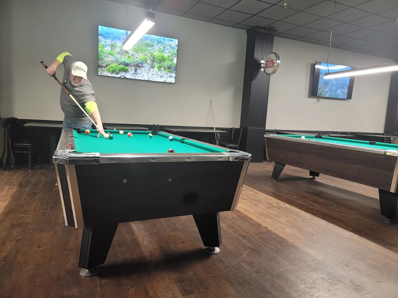 Lucky's pool hall exterior/interior