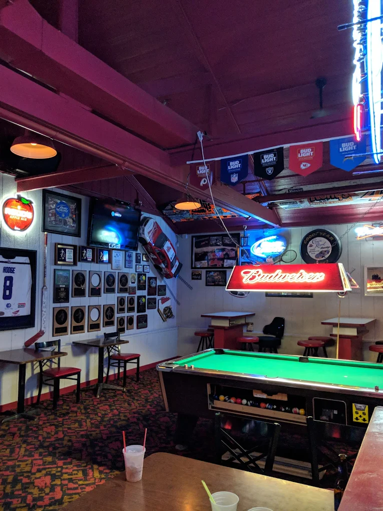 Kelly's Sports Bar pool hall exterior/interior