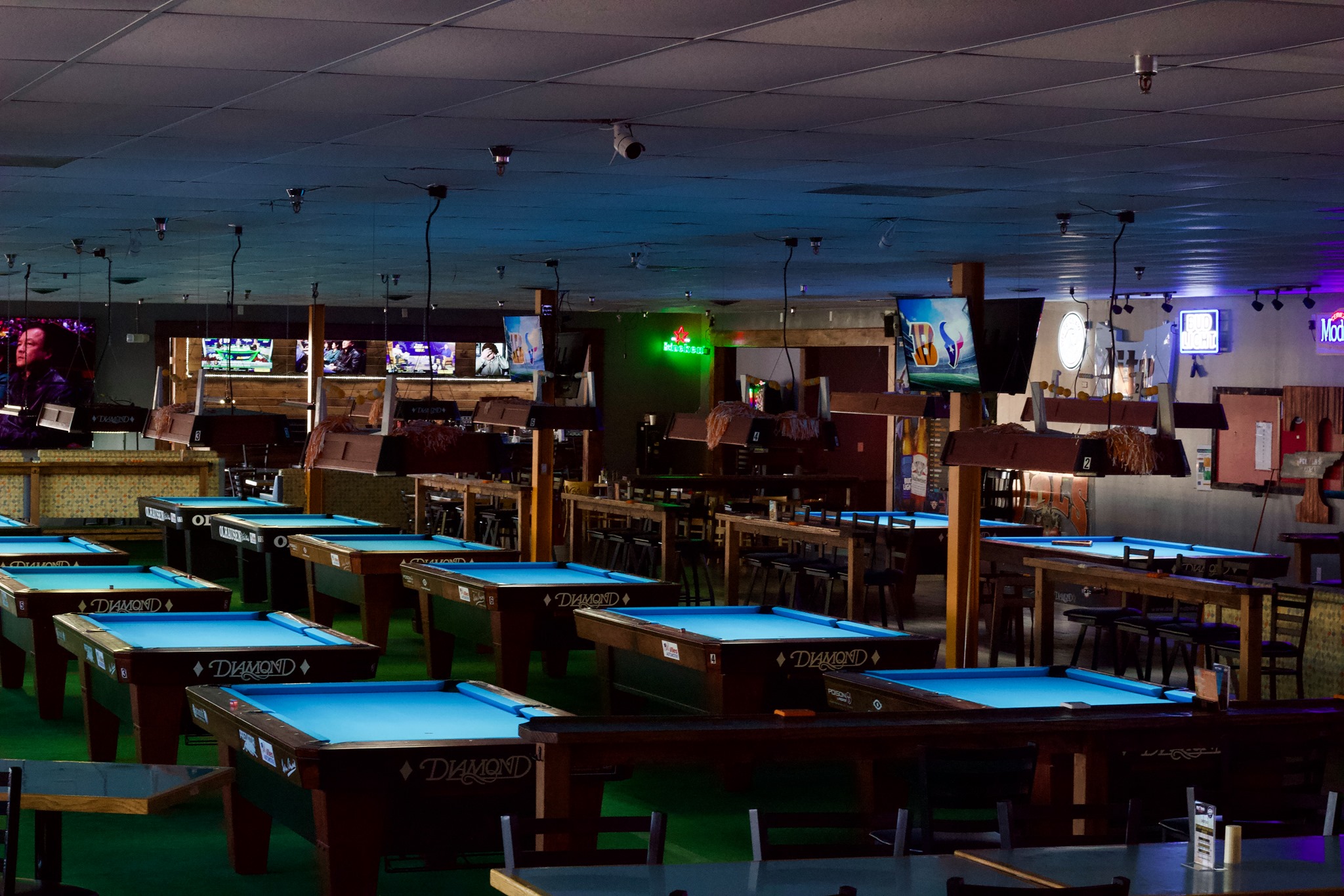 Peyton's Place pool hall exterior/interior