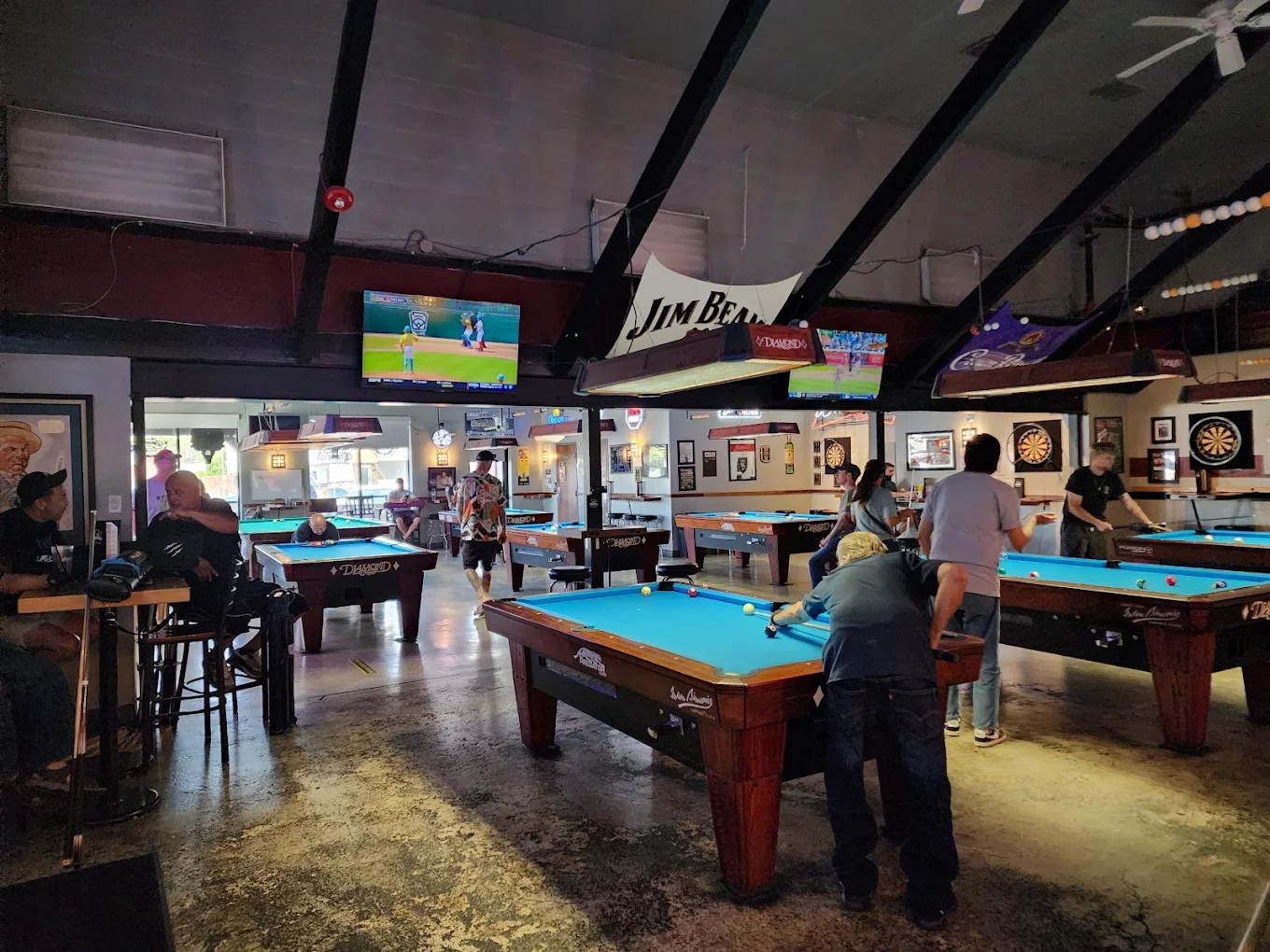 Big Willies pool hall exterior/interior