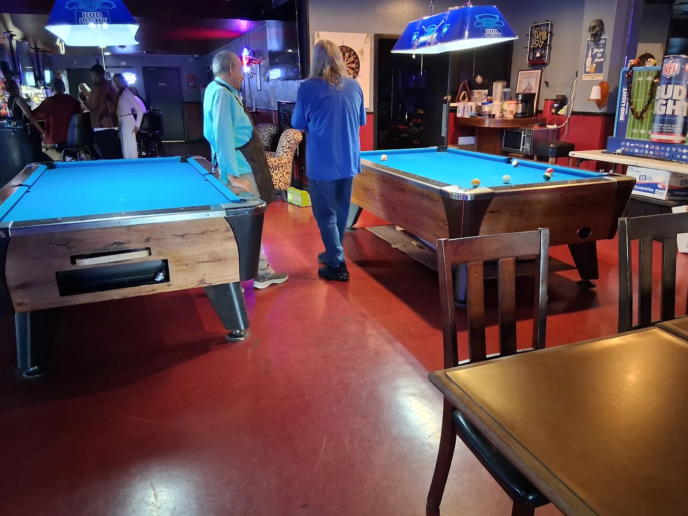 Kat's Lounge pool hall exterior/interior