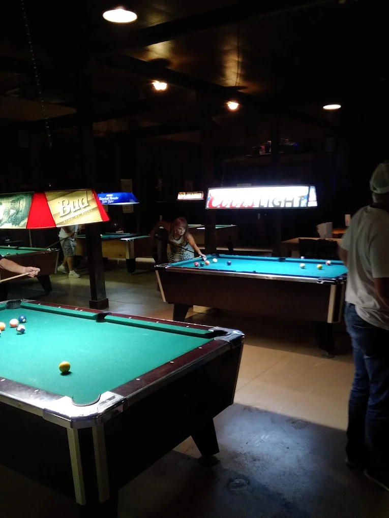 Harold's Smokehouse pool hall exterior/interior