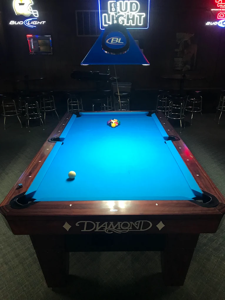 Slims Pool Palace pool hall exterior/interior