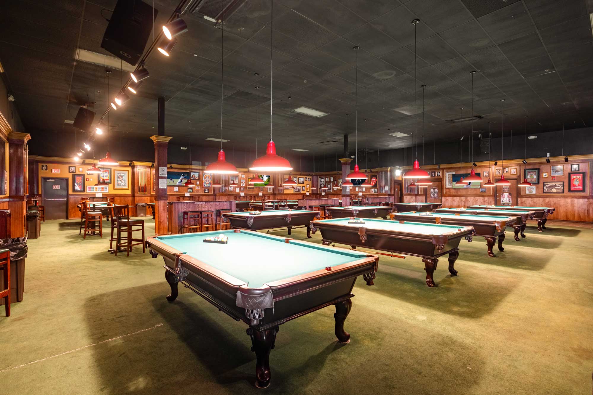 Fast Eddie's pool hall exterior/interior