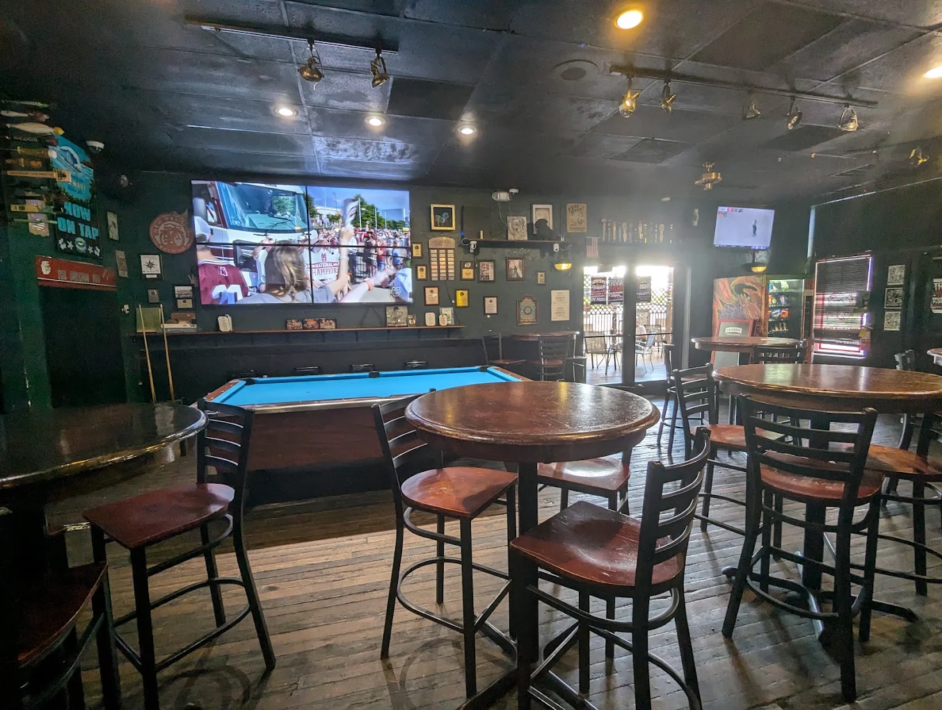 Bulldog Sports Grill pool hall exterior/interior