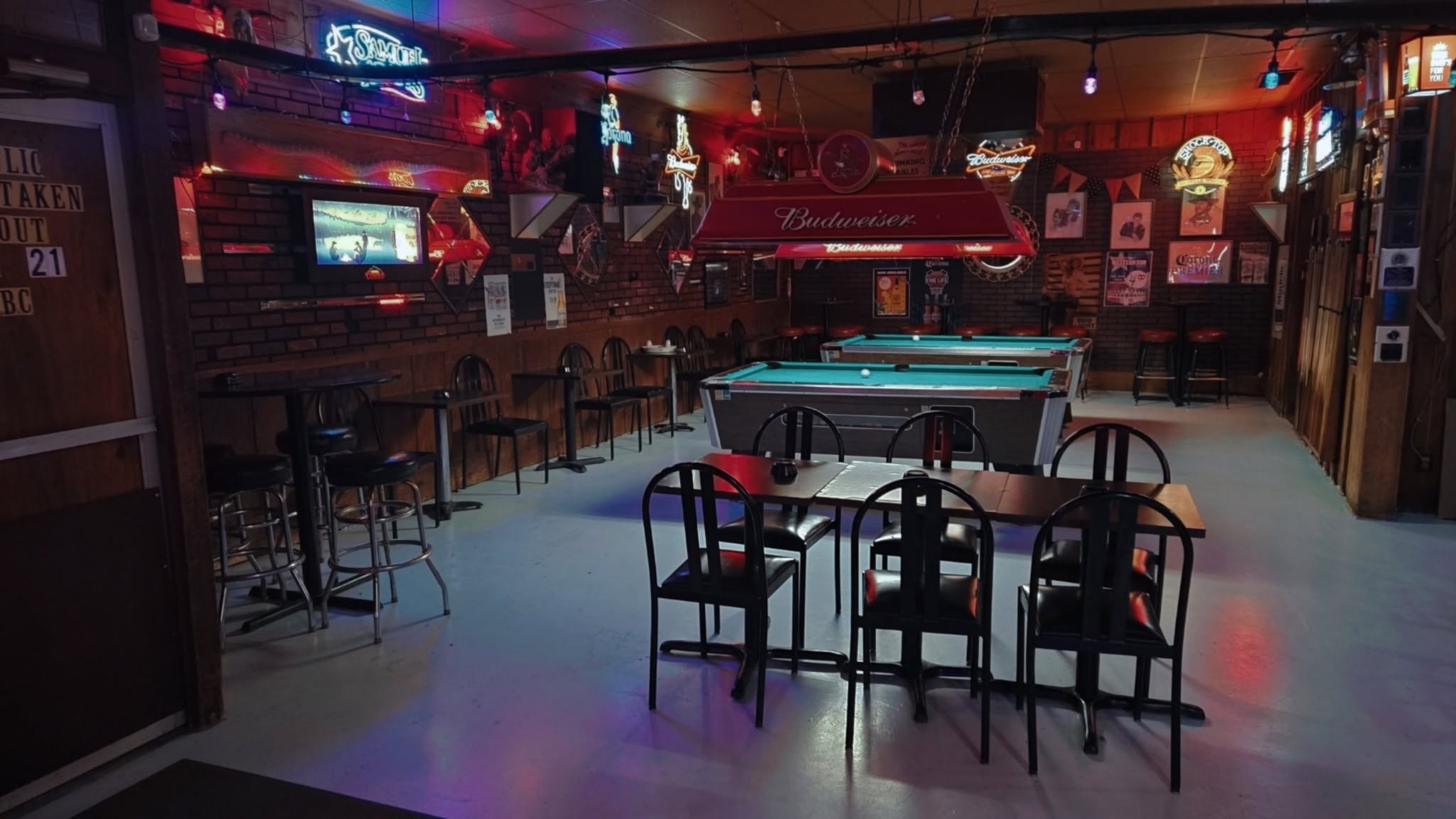 Buckles Lounge pool hall exterior/interior