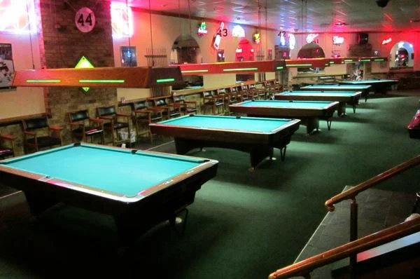 Romines High Pockets pool hall exterior/interior