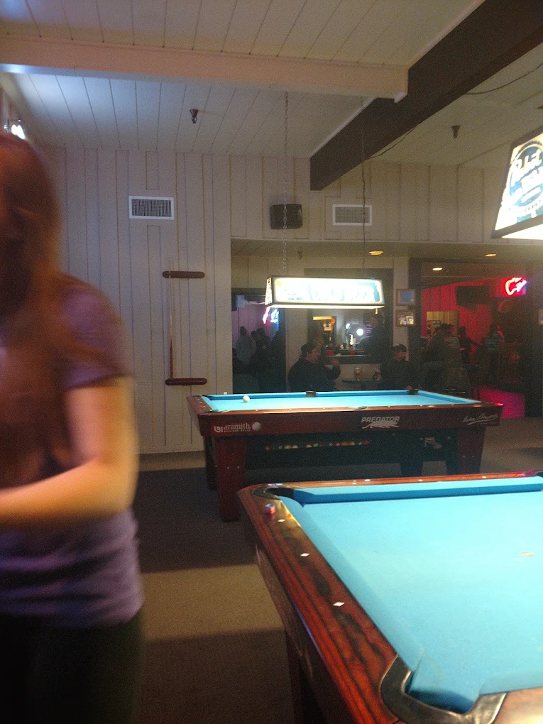 Pine Street Bar pool hall exterior/interior