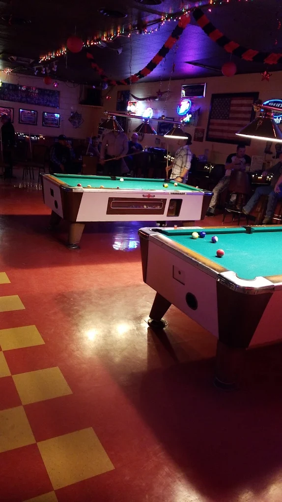 Sarahs Bullpen pool hall exterior/interior